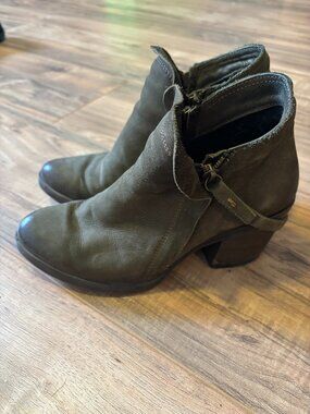 Ethem Army Green Ankle Booties with Zip Sides Size 36